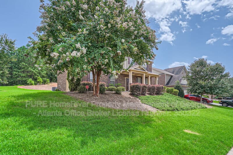Suwanee House: 1610 Burgess Trl