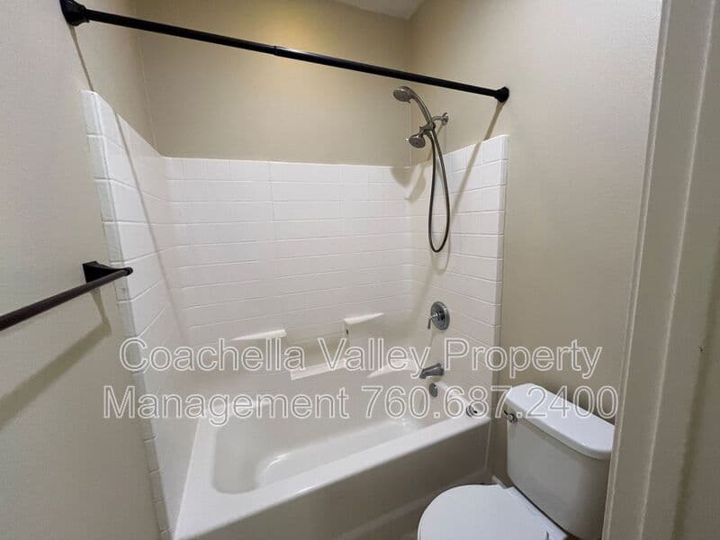 Coachella House: 49126 Pluma Roja Place