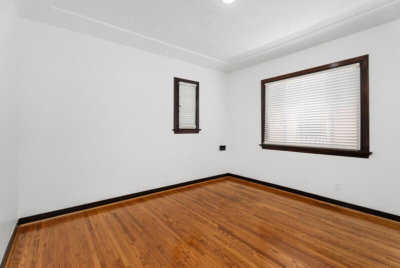 Long Beach House: 76 Roycroft Avenue