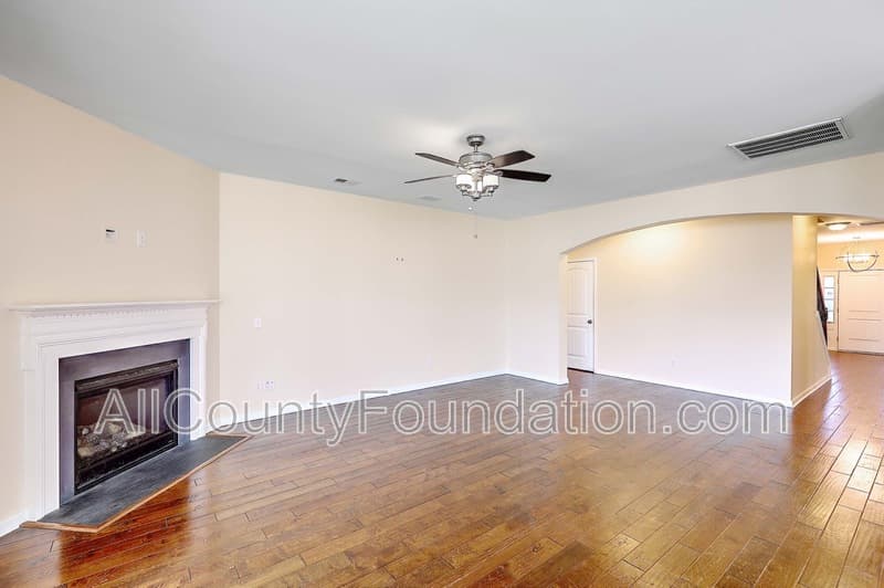 Summerville House: 431 Flat Rock Ln