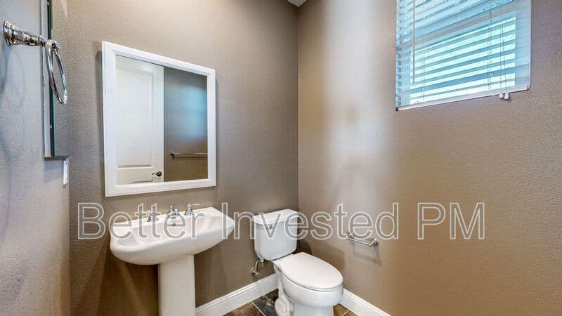 Santa Rosa House: 1363 Gordon Ln