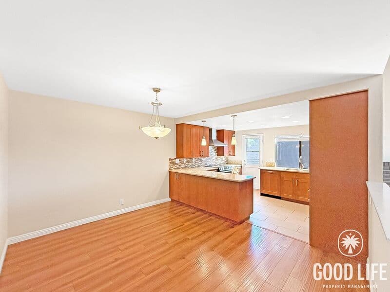 La Mesa House: 6050 Henderson Dr
