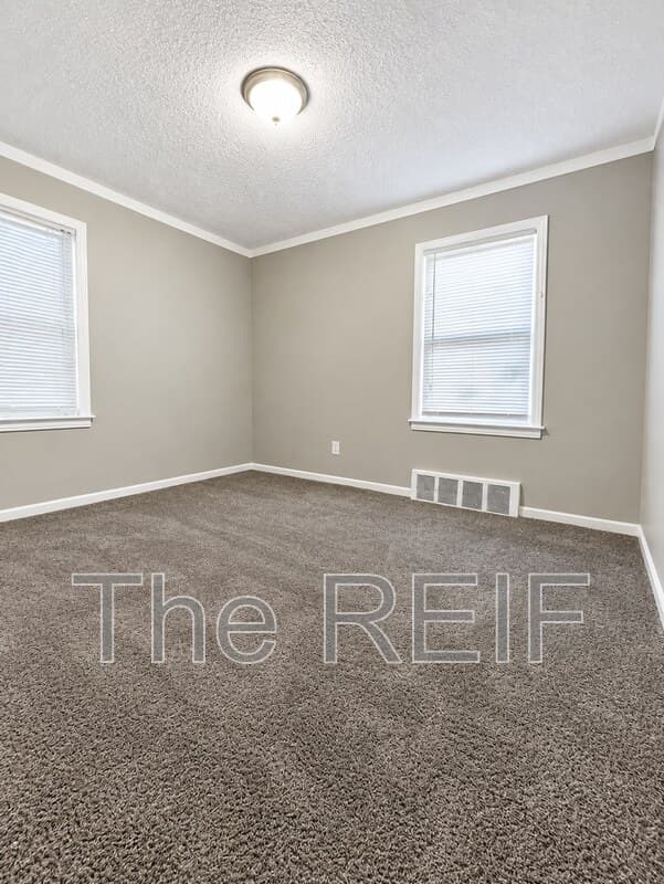 Detroit House: 17712 Lenore Avenue