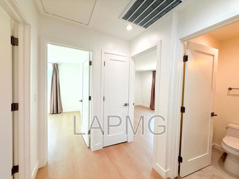 Pacoima House: 10839 Fellows Avenue