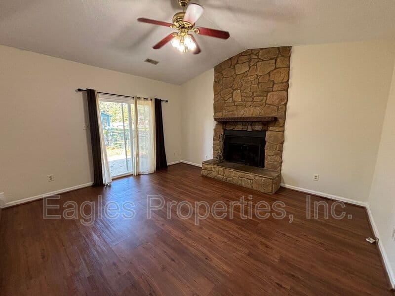 Dudley House: 102 Lakehurst Dr