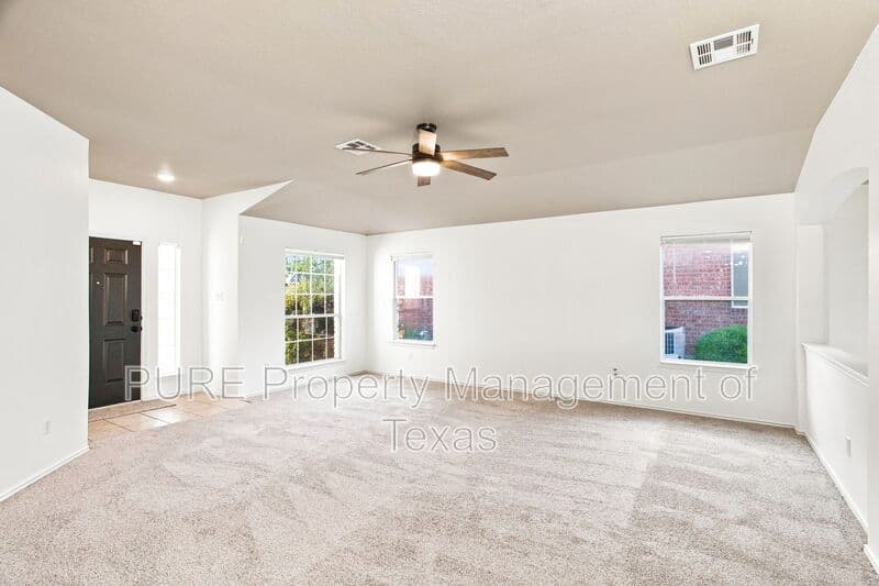 Round Rock House: 3232 Clinton Pl