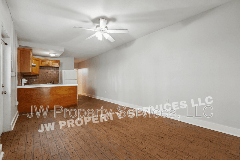 New Orleans House: 320 N Olympia