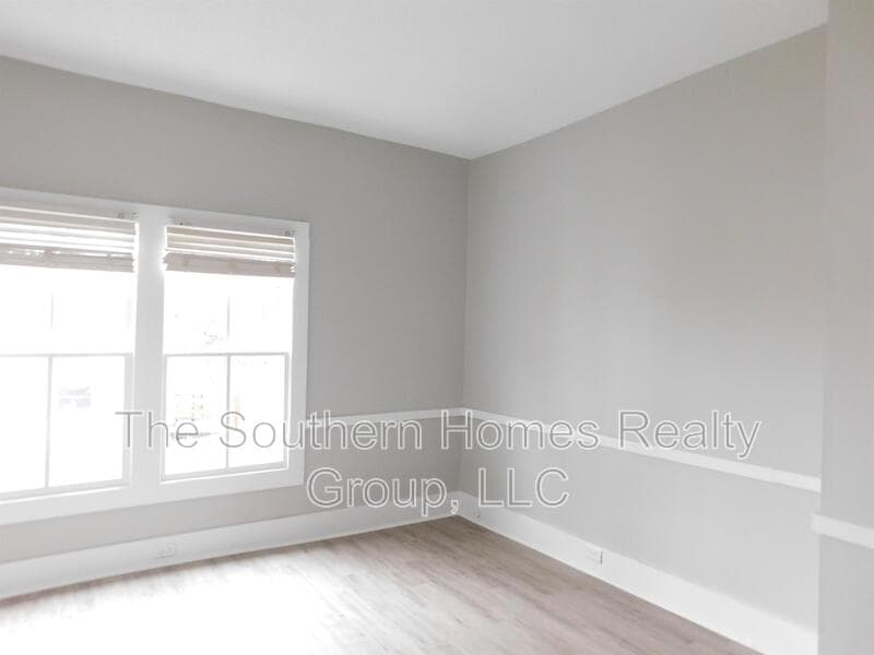 Athens House: 309 Glendale Avenue