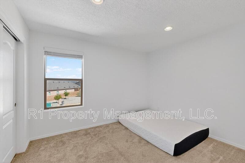 Rio Rancho House: 108 Hue Street