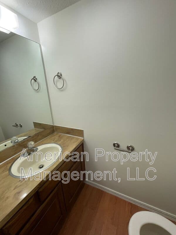 Tulsa House: 1704 W 62nd St S