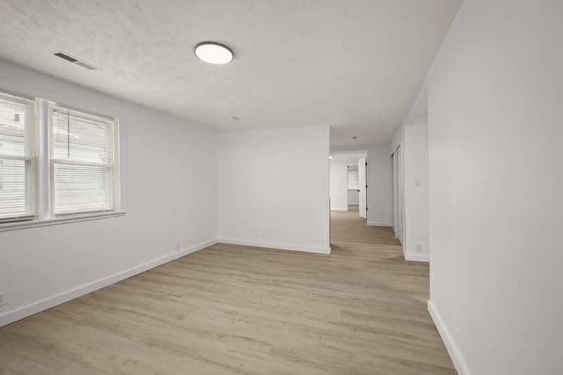 Muncie House: 2207 S Delawanda Ave