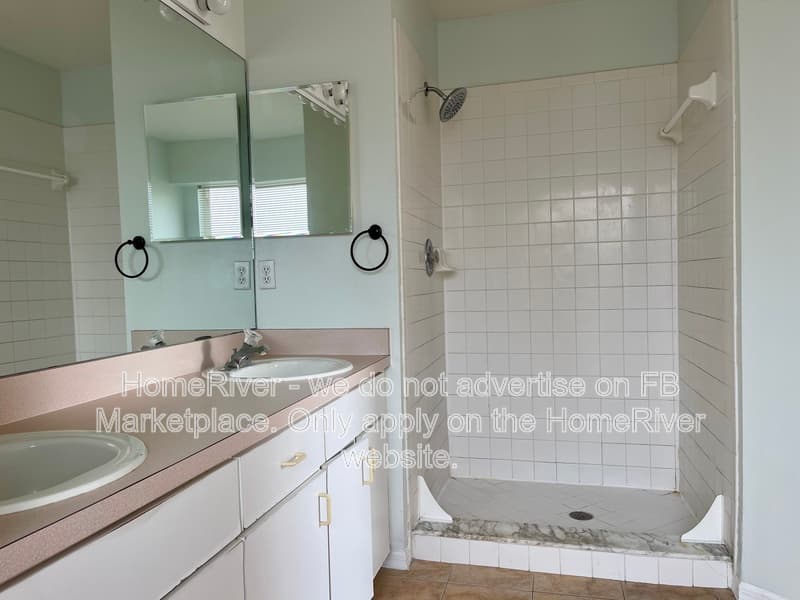 Riverview House: 9810 Sunnyoak Dr
