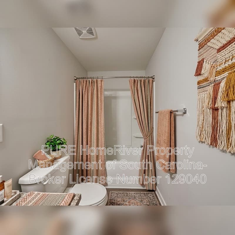 Elgin Townhome: 1054 Cornelia St