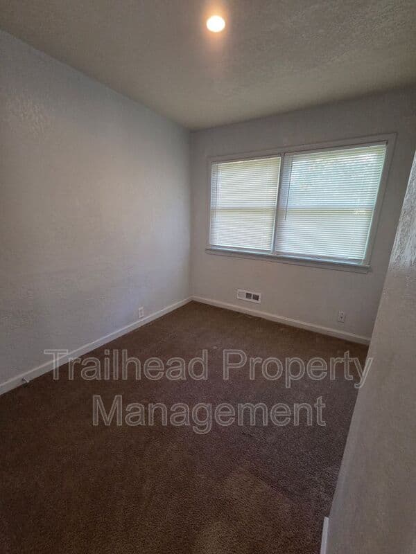 Kansas City House: 10719 Cambridge Ave