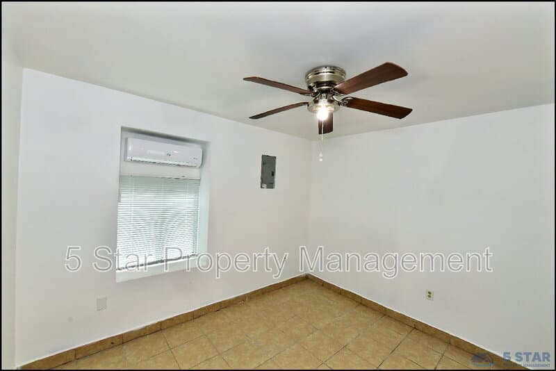 El Paso Condo: 1908B Olive Ave !!