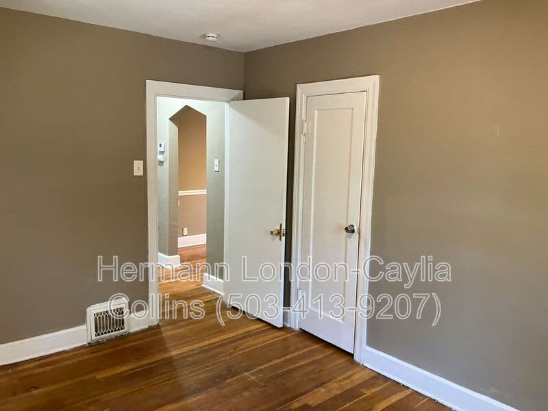 Saint Louis House: 4618 June Avenue