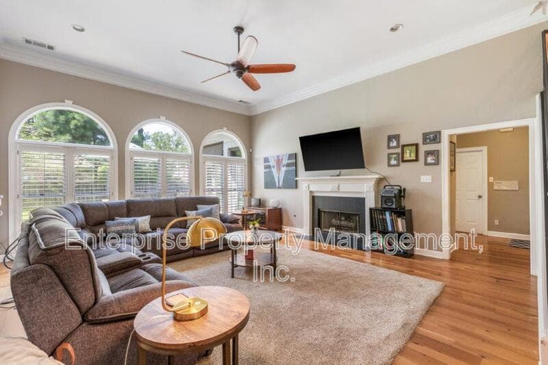 Collierville House: 10290 Shrewsbury Run Way