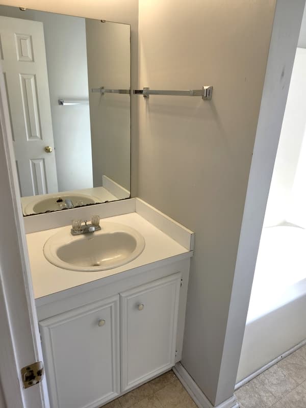 Columbia House: 1305 Melrose Heights Street