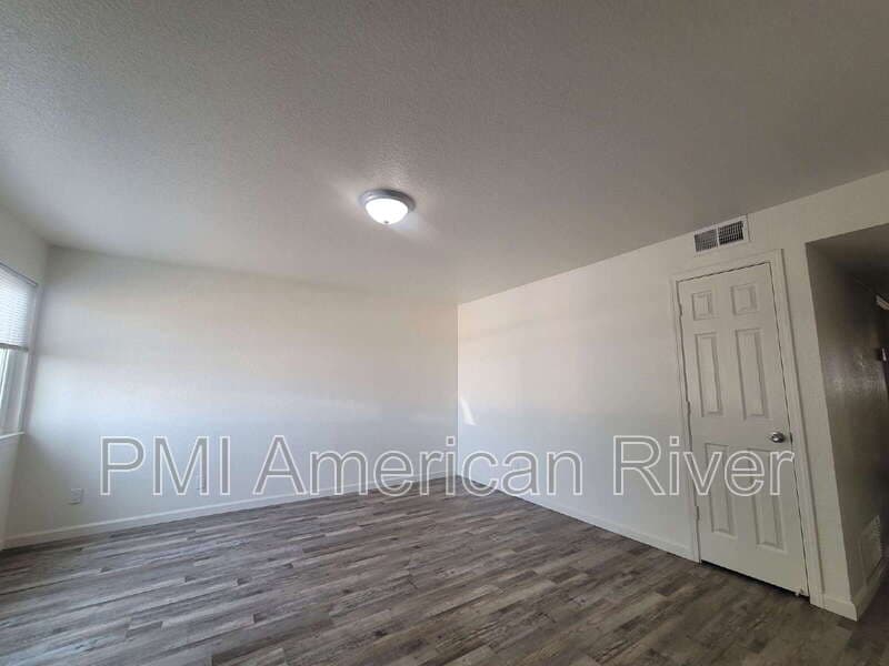 Sacramento House: 7147 Bacchini Avenue