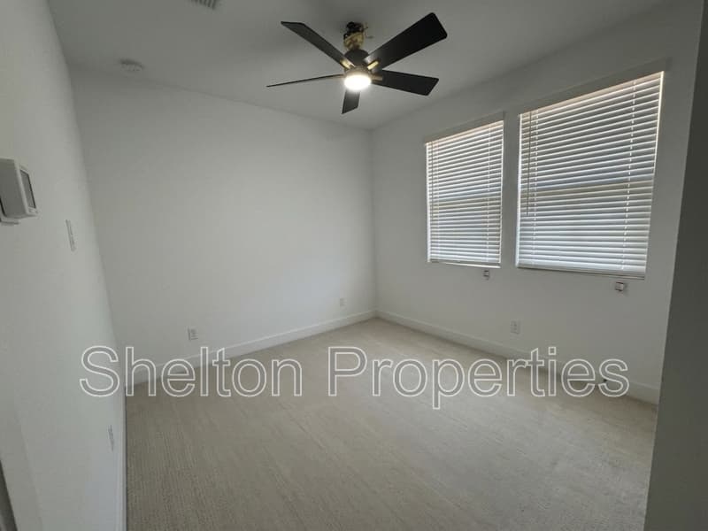 Avondale House: 10213 W Fairmount Ave