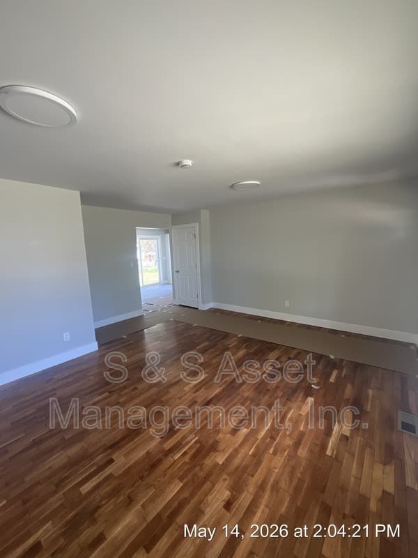 Lansing House: 4106 Stillwell Avenue