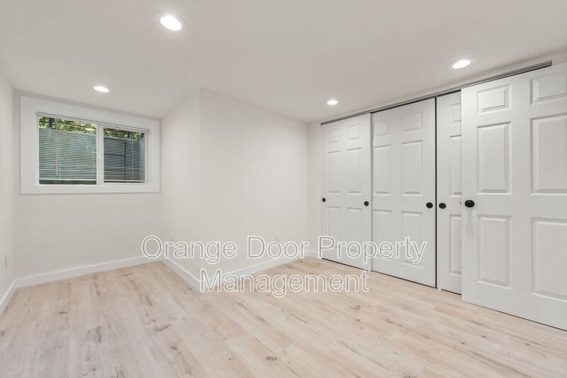 Seattle Condo: 7727 Jones Avenue Northwest