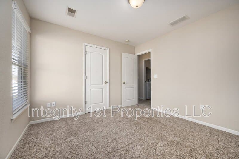 Kansas City Condo: 5930 NW 91st Ter