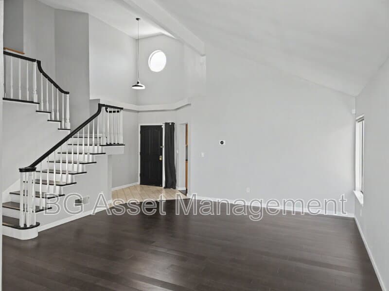 Richmond House: 3351 Parkgate Court