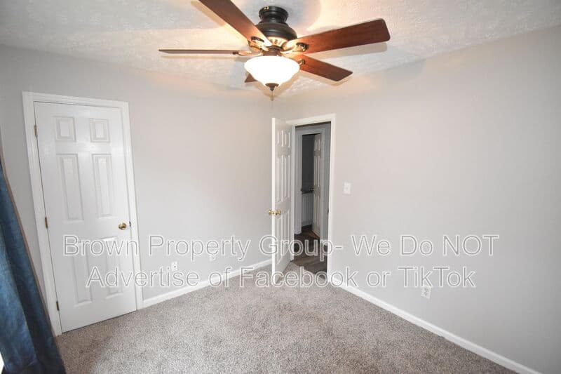 Fayetteville House: 6313 Applewhite Rd