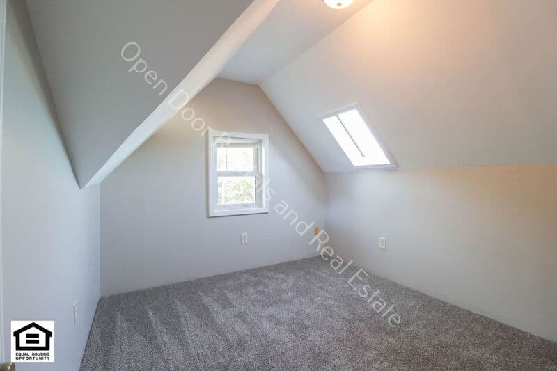 Auburn House: 1801 Dallas st