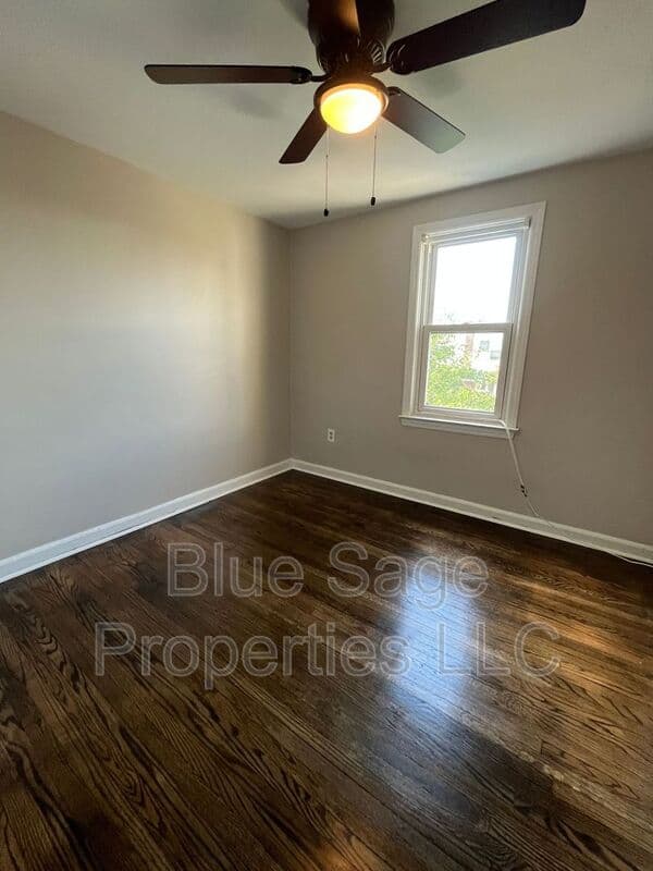 Crum Lynne Townhome: 1220 Lawrence Ave