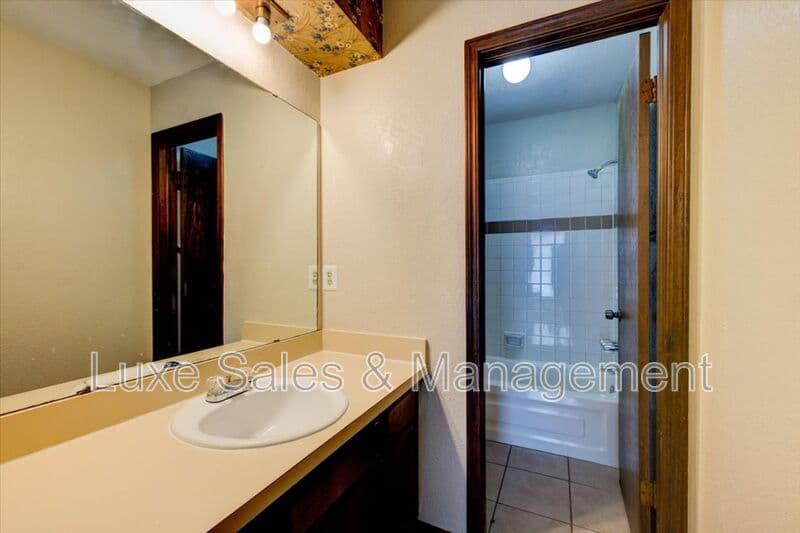 Oklahoma City House: 3718 Southwind Ave