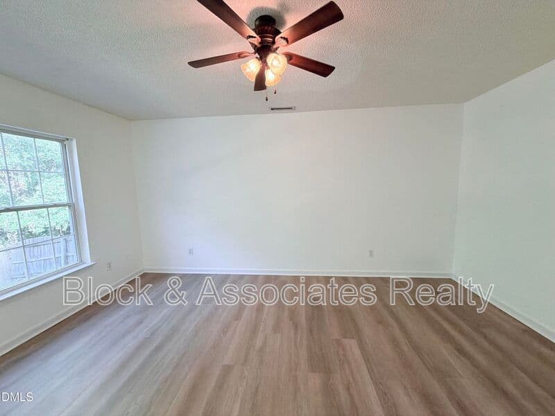 Apex House: 128 Evening Star Drive
