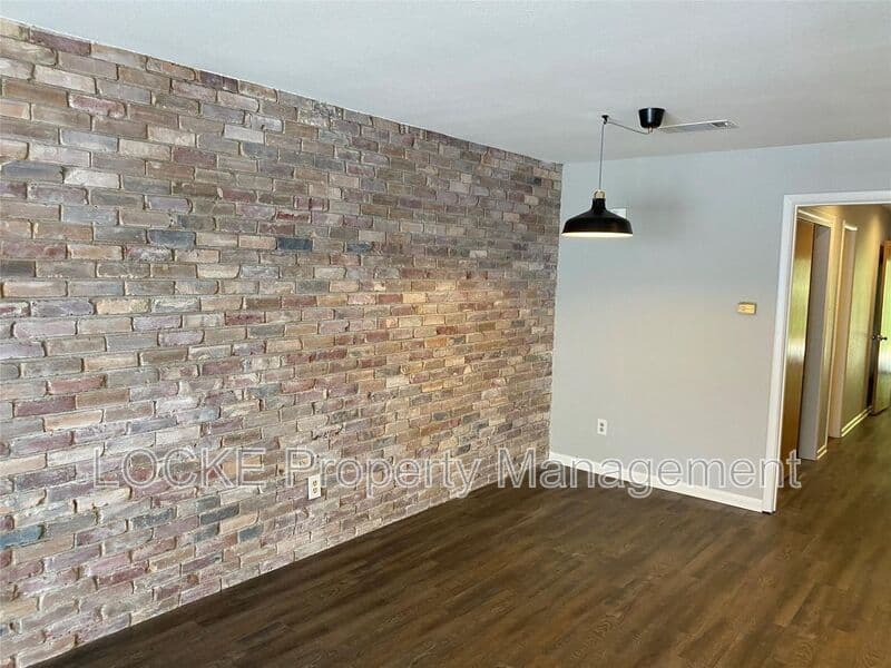 Fort Worth House: 2726 McCart Ave