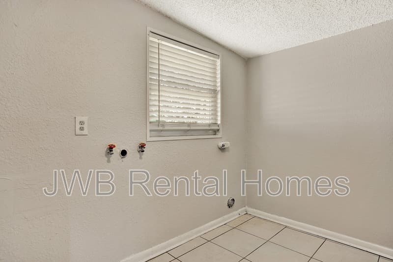 Jacksonville House: 3837 Nancy St