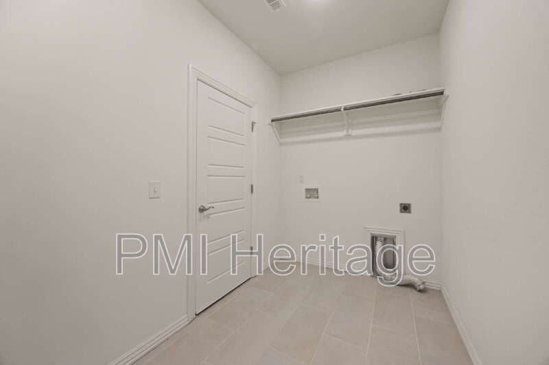 Bentonville House: 5802 Southwest Teppee Avenue