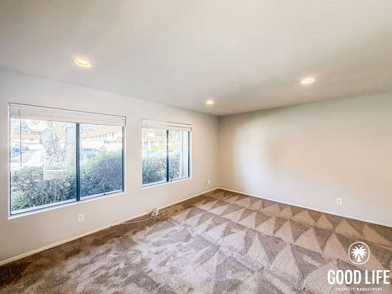 Carlsbad House: 3033 Via Sabinas