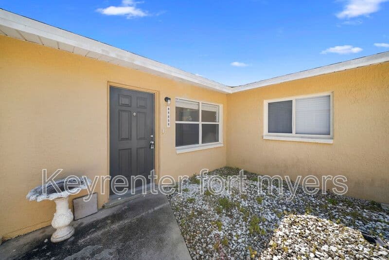 Fort Myers House: 13403 Pine Needle Ln