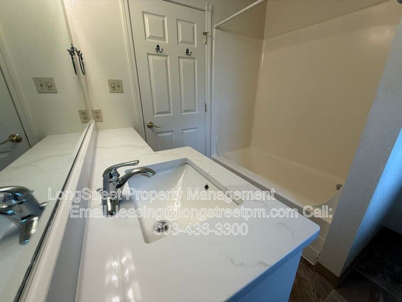 Corvallis House: 1634 SW Knollbrook Pl