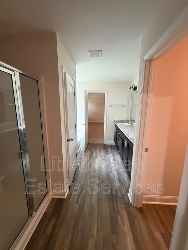 Hinesville House: 224 Whipple Ave