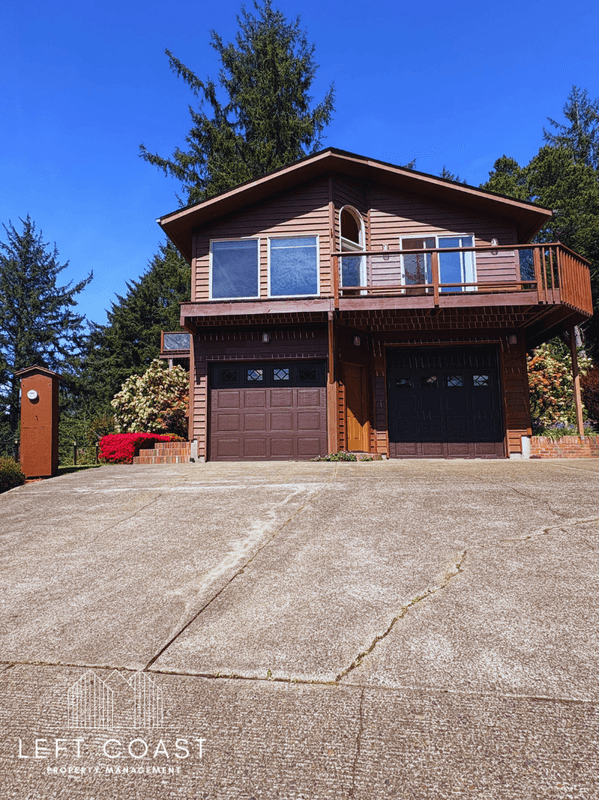 Waldport House: 7205 Southwest Burl Drive
