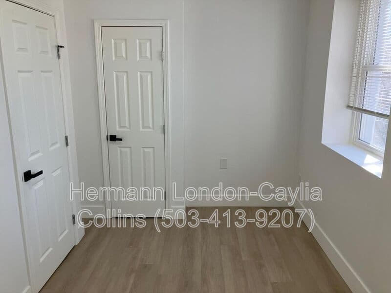 Saint Louis House: 5832-5834 Etzel Avenue