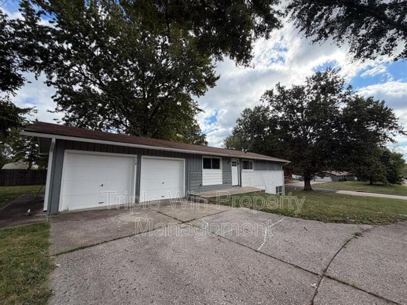 Saint Charles House: 710 Jungs Station Rd