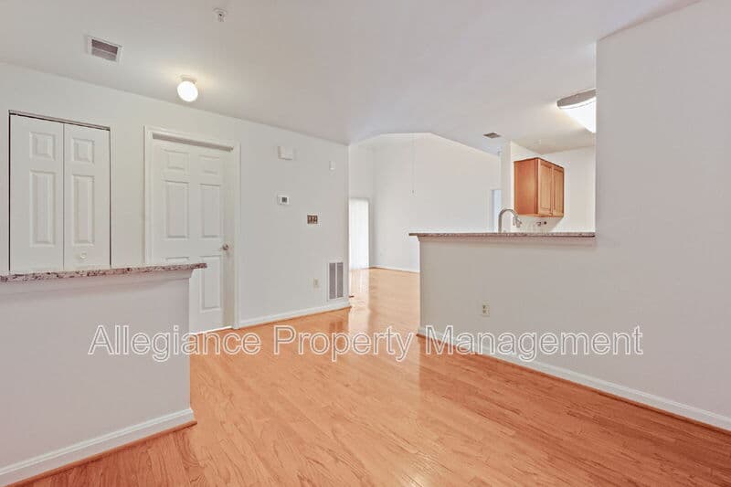 Woodbridge House: 13621 Garfield Place