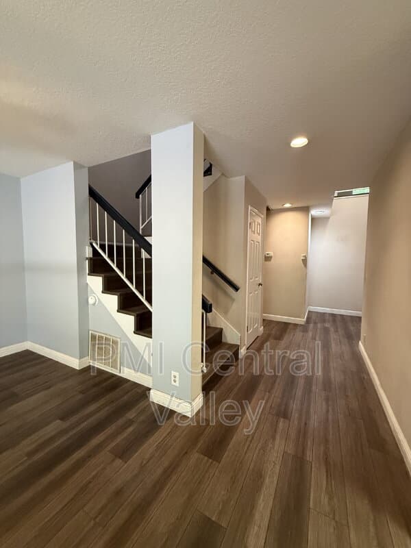 Modesto House: 1725 Edgebrook Drive