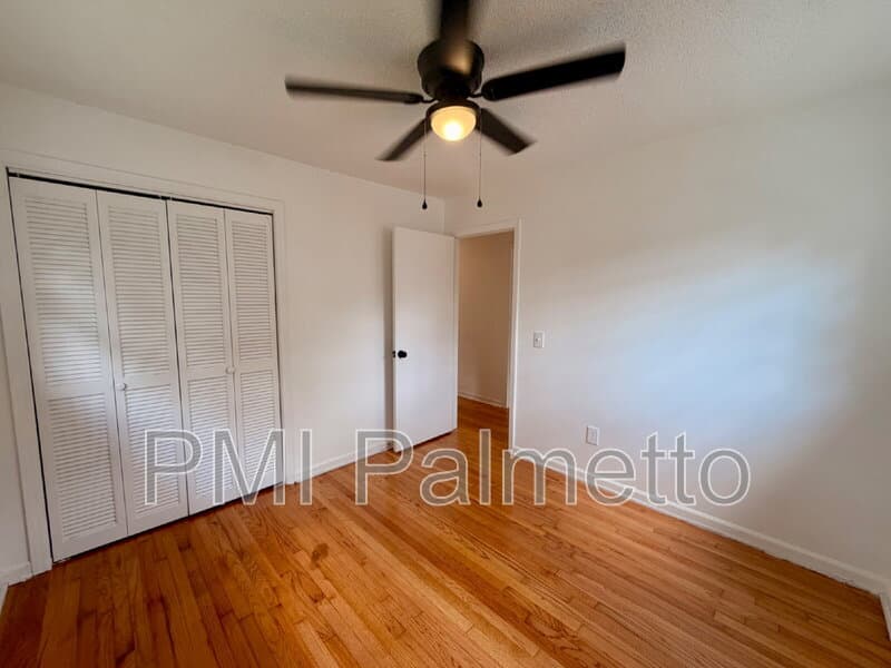Columbia House: 1805 Carousel Cir