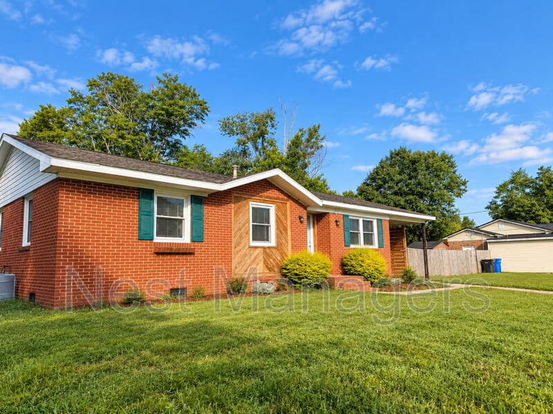 Fayetteville House: 5459 Plateau Road