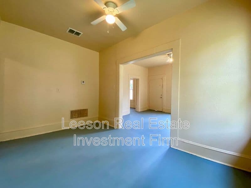 Shreveport House: 2540 Dupont St.