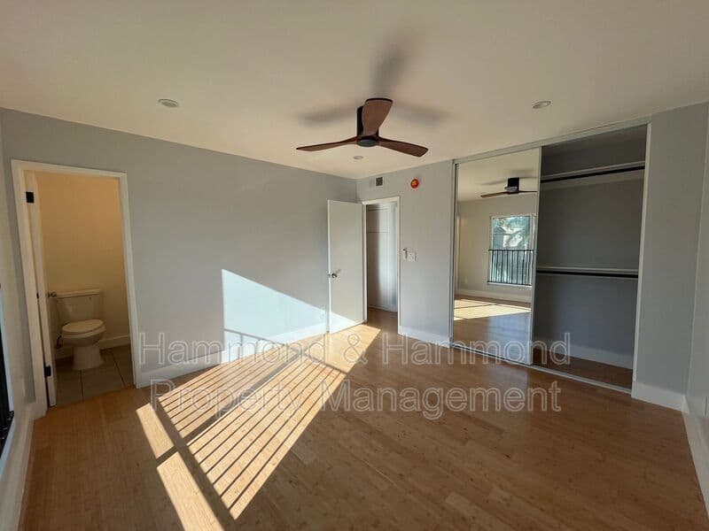 Van Nuys Condo: 5722 Woodman Ave.