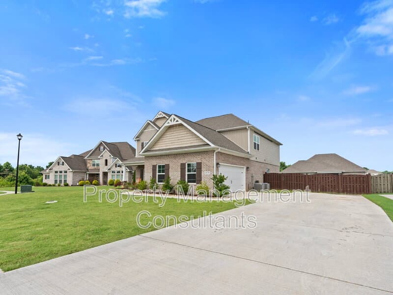 Athens House: 14735 Commonwealth Drive